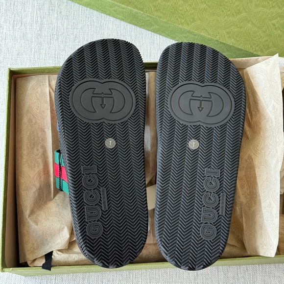 Gucci Men's Web slide sandal, size 7. New in box - Picture 5 of 5